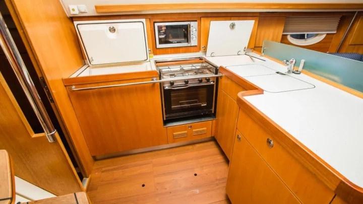 b54389e6a646346f40bf793c7bce3d09db6cd4ea_p1